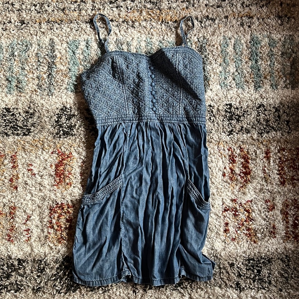 american eagle, size 12, like new! needs to be ironed :)